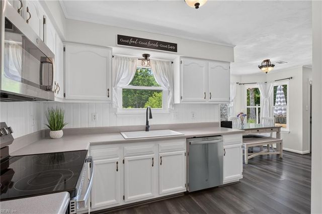 114 Maurice CT, Yorktown, VA 23690