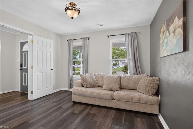 114 Maurice CT, Yorktown, VA 23690