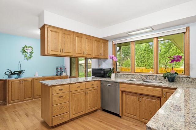 1495 County Road B2 W, Roseville, MN 55113