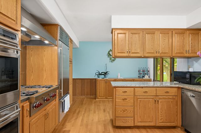 1495 County Road B2 W, Roseville, MN 55113