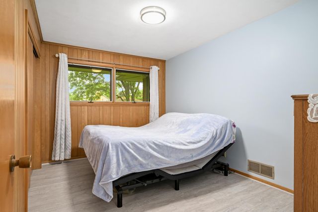 1495 County Road B2 W, Roseville, MN 55113