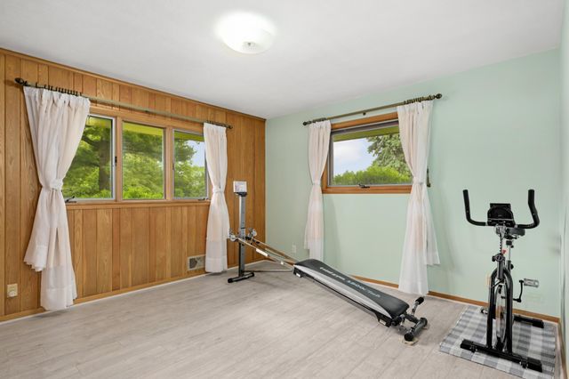 1495 County Road B2 W, Roseville, MN 55113