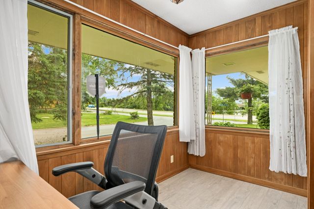 1495 County Road B2 W, Roseville, MN 55113