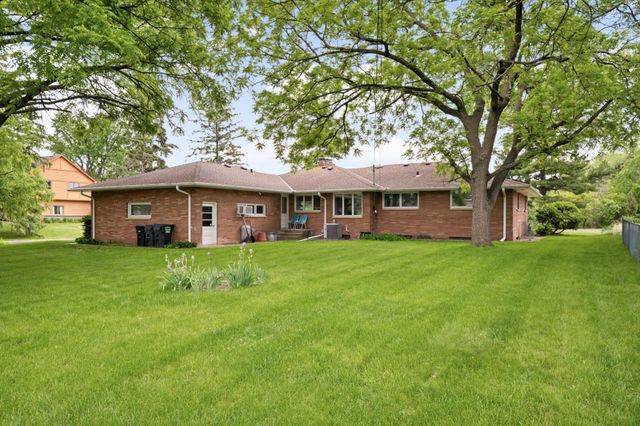 1495 County Road B2 W, Roseville, MN 55113