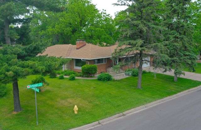 1495 County Road B2 W, Roseville, MN 55113