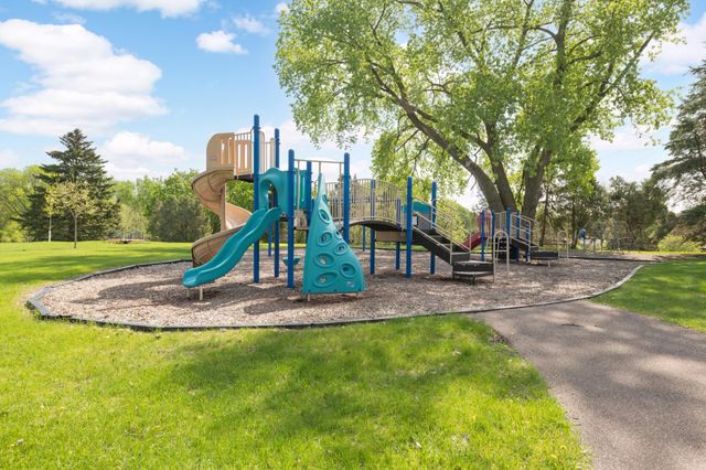 1495 County Road B2 W, Roseville, MN 55113