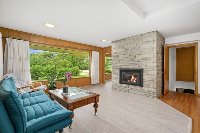 1495 County Road B2 W, Roseville, MN 55113