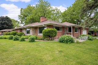 1495 County Road B2 W, Roseville, MN 55113
