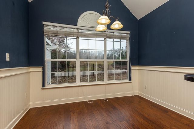 11 NELSON DR SW, Holly Springs, MS 38635