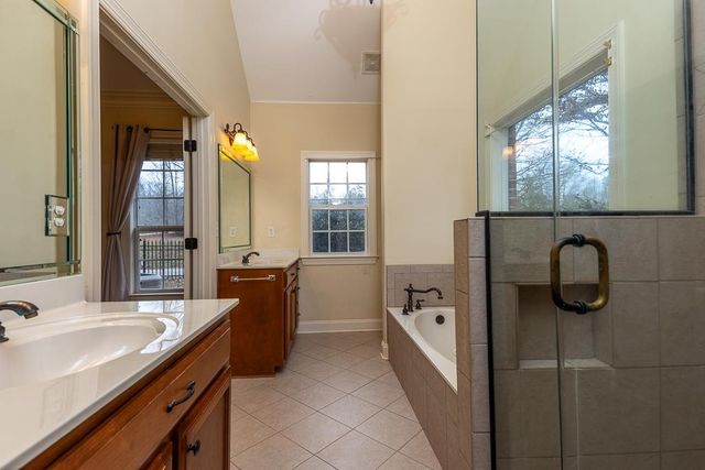 11 NELSON DR SW, Holly Springs, MS 38635