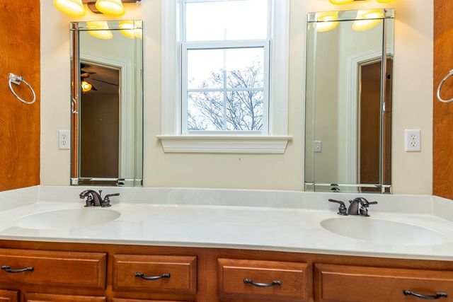 11 NELSON DR SW, Holly Springs, MS 38635