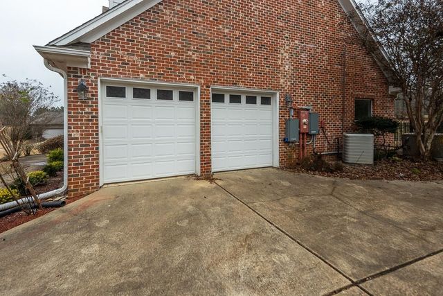 11 NELSON DR SW, Holly Springs, MS 38635