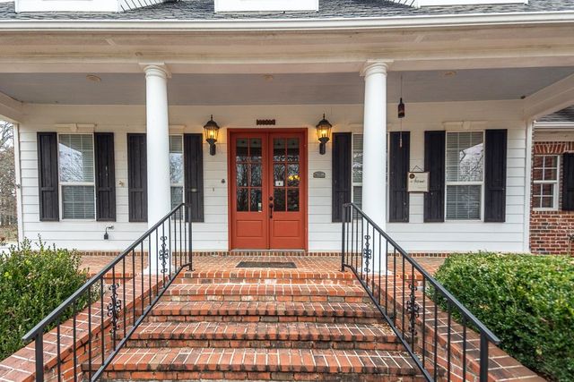 11 NELSON DR SW, Holly Springs, MS 38635