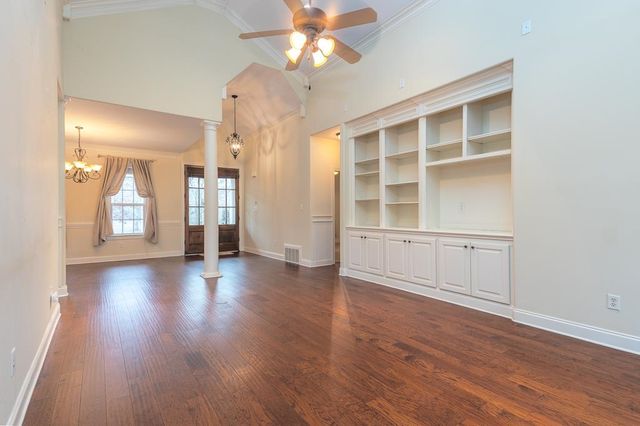 11 NELSON DR SW, Holly Springs, MS 38635