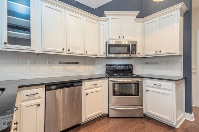 11 NELSON DR SW, Holly Springs, MS 38635