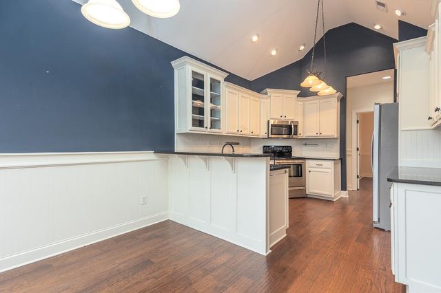 11 NELSON DR SW, Holly Springs, MS 38635