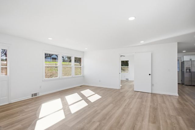 707 Woodlake Road, Anderson, SC 29621