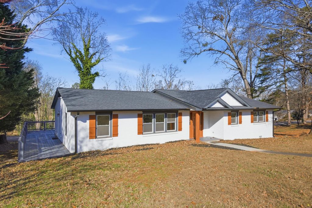 707 Woodlake Road, Anderson, SC 29621