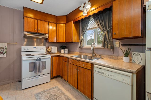 14 Heritage Hill Road, Holderness, NH 03245