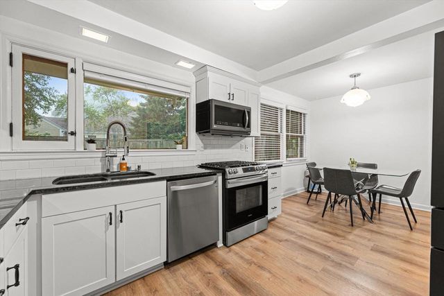 7857 N Lake DRIVE, Fox Point, WI 53217