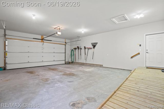 2887 W Joy Road, Ann Arbor, MI 48105