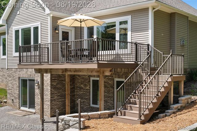 2887 W Joy Road, Ann Arbor, MI 48105