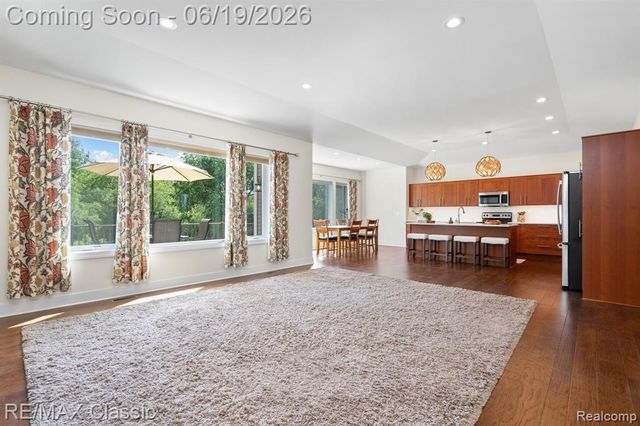 2887 W Joy Road, Ann Arbor, MI 48105