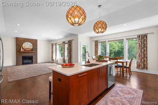 2887 W Joy Road, Ann Arbor, MI 48105