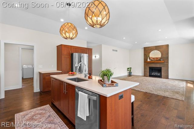 2887 W Joy Road, Ann Arbor, MI 48105