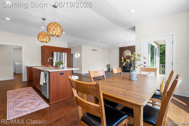 2887 W Joy Road, Ann Arbor, MI 48105