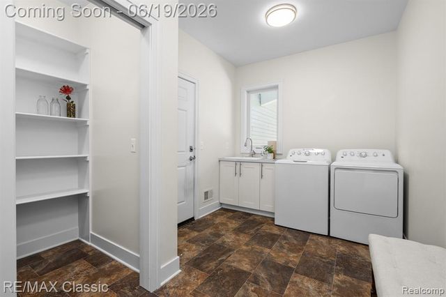 2887 W Joy Road, Ann Arbor, MI 48105