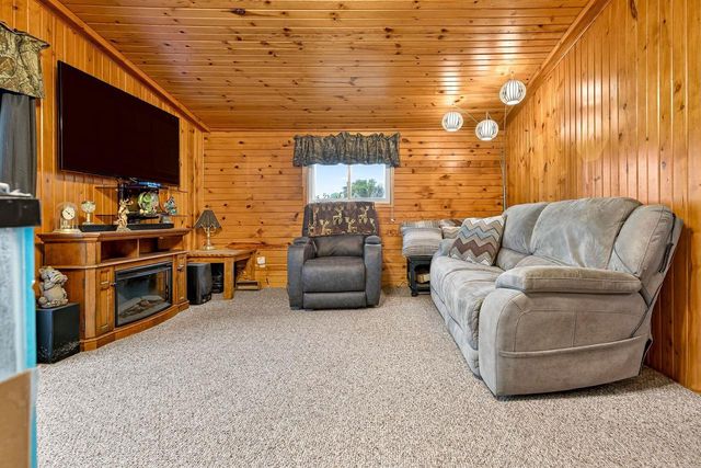 8511 EDGEWATER, Omro, WI 54963