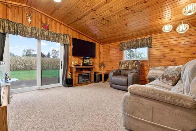 8511 EDGEWATER, Omro, WI 54963