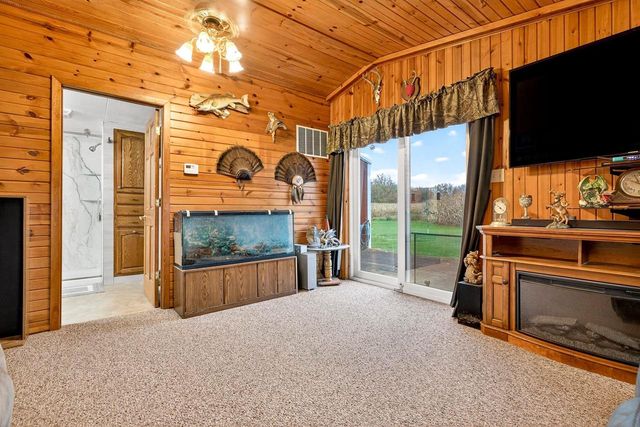 8511 EDGEWATER, Omro, WI 54963