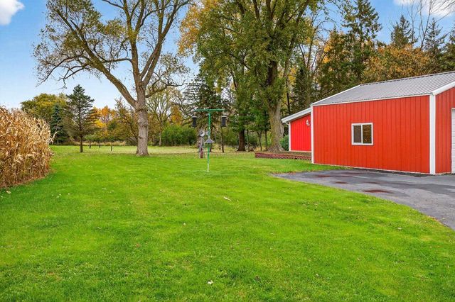 8511 EDGEWATER, Omro, WI 54963