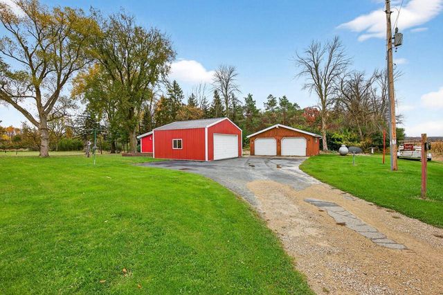 8511 EDGEWATER, Omro, WI 54963