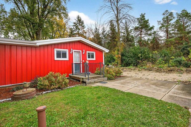 8511 EDGEWATER, Omro, WI 54963