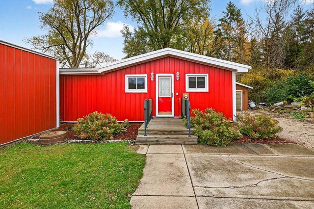 8511 EDGEWATER, Omro, WI 54963