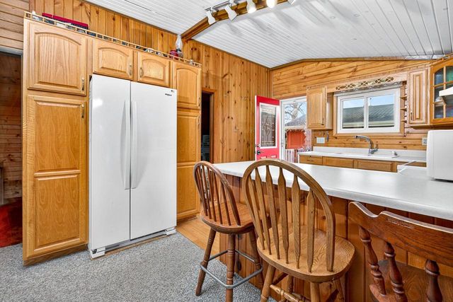 8511 EDGEWATER, Omro, WI 54963