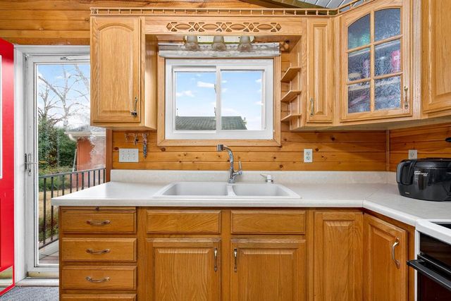 8511 EDGEWATER, Omro, WI 54963