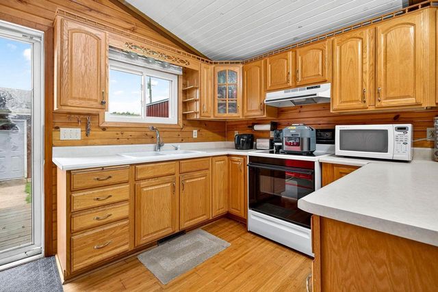 8511 EDGEWATER, Omro, WI 54963