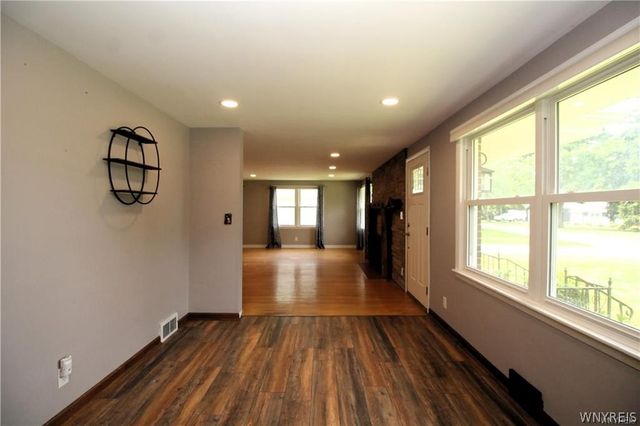 8709 Nottingham, Clarence, NY 14221