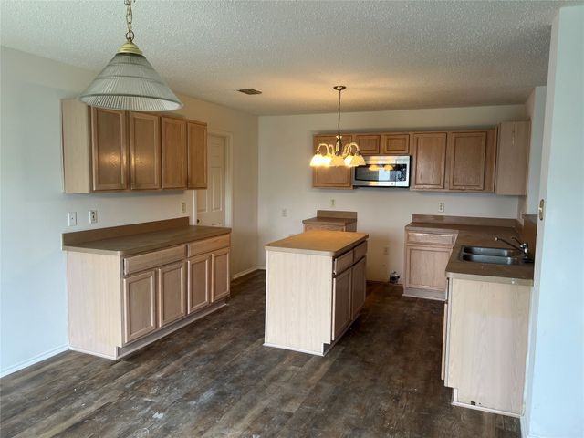 140 Rolling Hills Place, Lancaster, TX 75146