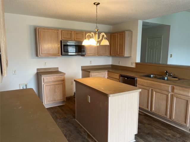 140 Rolling Hills Place, Lancaster, TX 75146