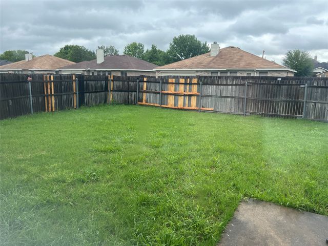 140 Rolling Hills Place, Lancaster, TX 75146