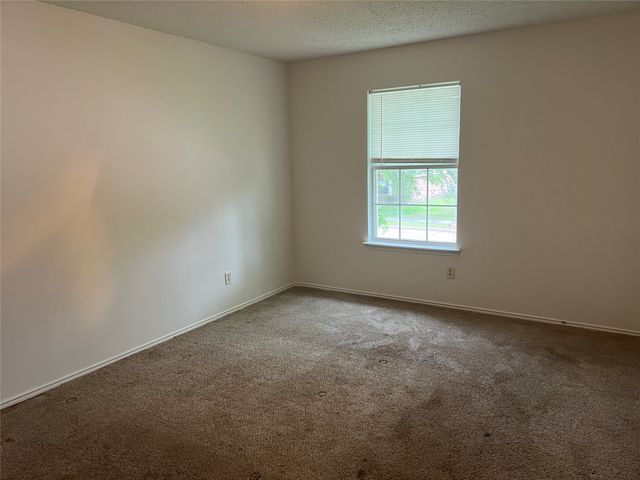 140 Rolling Hills Place, Lancaster, TX 75146