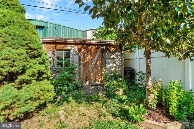 208 S 6TH ST, Columbia, PA 17512