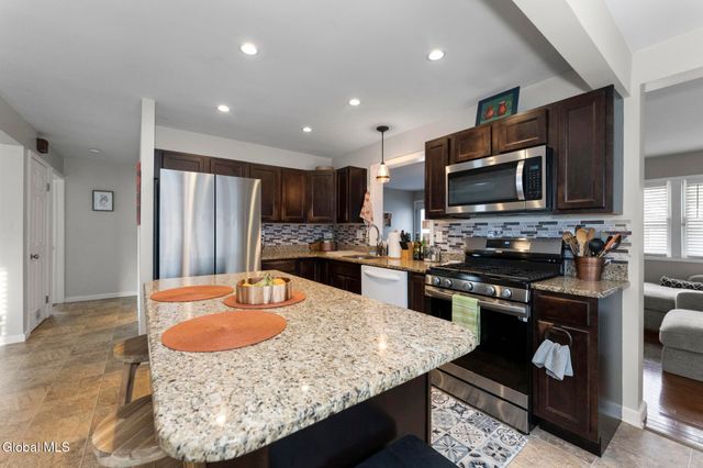 38 Rotterdam Street, Rotterdam, NY 12306