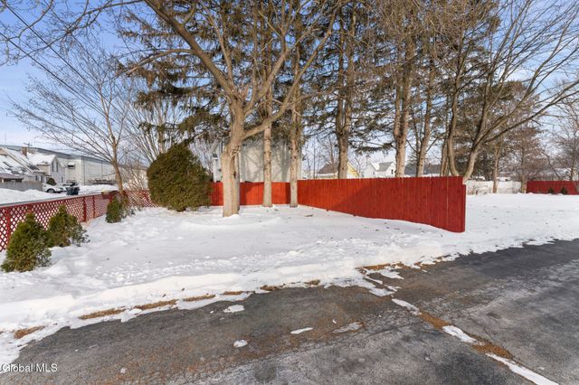 38 Rotterdam Street, Rotterdam, NY 12306