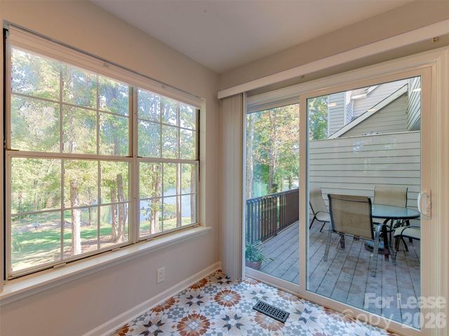 9006 Saint Thomas Lane, Charlotte, NC 28277